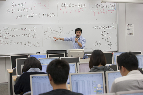 ＜計量経済学＞