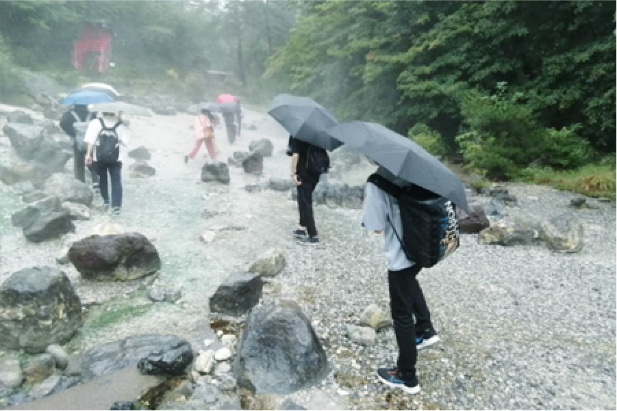 草津町の温泉を利用した西の河原公園を視察